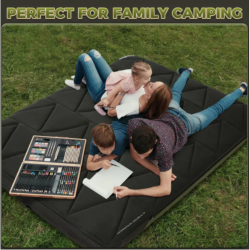 Dvojna kamping blazina KingCamp v uporabi na prostem, primerna za družinsko kampiranje in sprostitev.