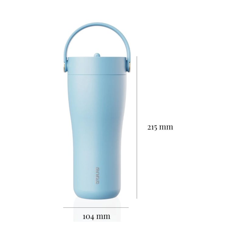 EQUA termo skodelica, višina 215 mm, širina 104 mm, modra barva z ergonomskim ročajem.