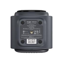 Dangbei N2 mini: spodnja stran projektorja z nalepko modela, certifikati, vijakom za stojalo in gumijastimi nogami.