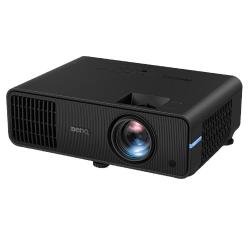 BenQ projektor z napredno optiko, nastavljivimi kontrolami ostrenja ter učinkovitim hladilnim sistemom zagotavlja ostro sliko, zanesljivo delovanje in enostavno prilagajanje projekcije.