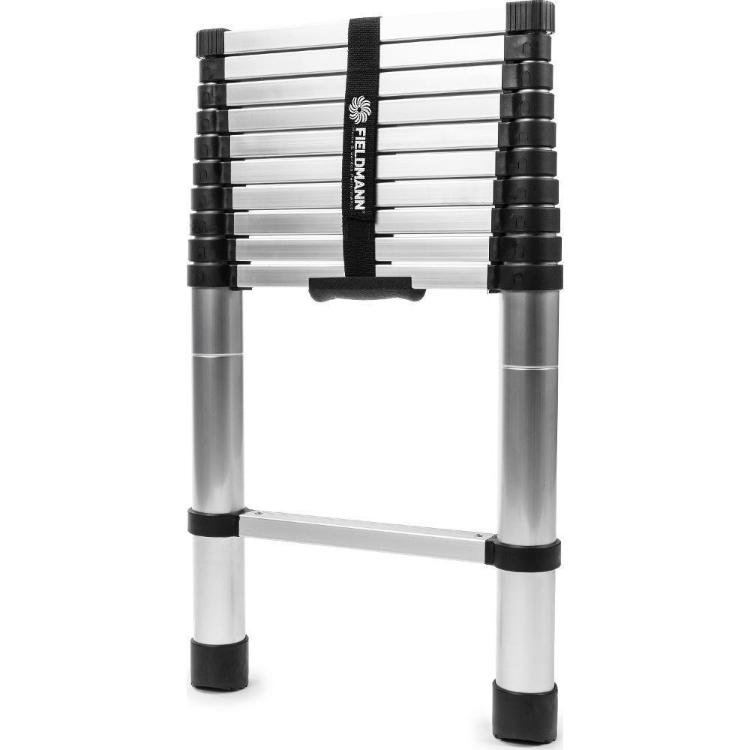 Zložena teleskopska aluminijasta lestev s črnimi spoji, gumijastimi nogami in trakom za prenašanje.
