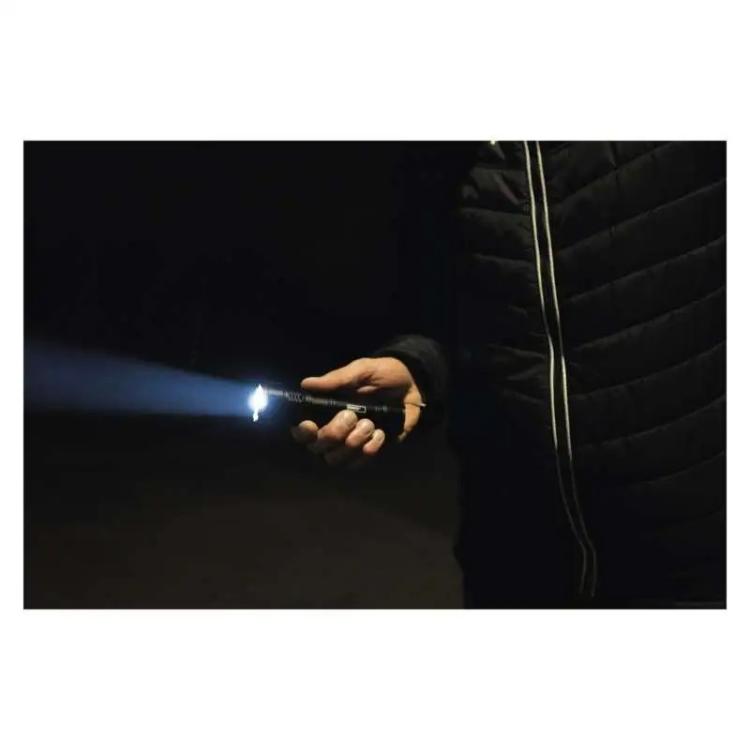 Ročna LED svetilka Emos 330 lm, 3× AAA, fokus, kovinska