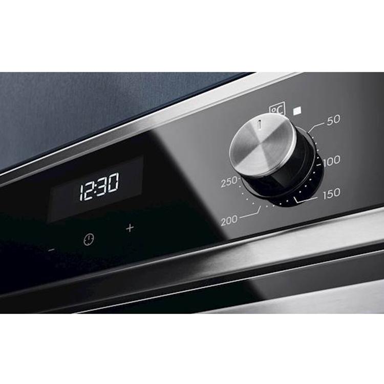 Vgradna pečica Electrolux EOF5H40BX, SurroundCook