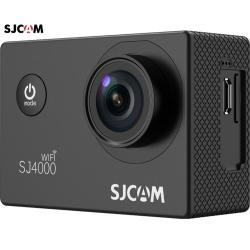 Akcijska kamera SJCAM SJ4000 črne barve z velikim sprednjim objektivom in stranskim režo za kartico, pogled pod kotom.