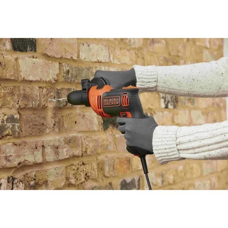 Udarni vrtalnik Black&Decker BEH710K, 710 W, v kovčku 