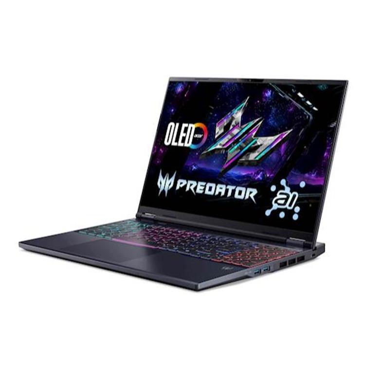Gaming prenosnik Acer Predator OLED, poševni pogled, RGB osvetljena tipkovnica in agresiven gaming dizajn.