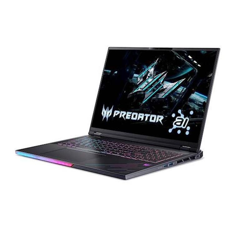 Gaming prenosnik Acer Predator, poševni pogled, OLED zaslon, RGB tipkovnica in izrazit premium dizajn.