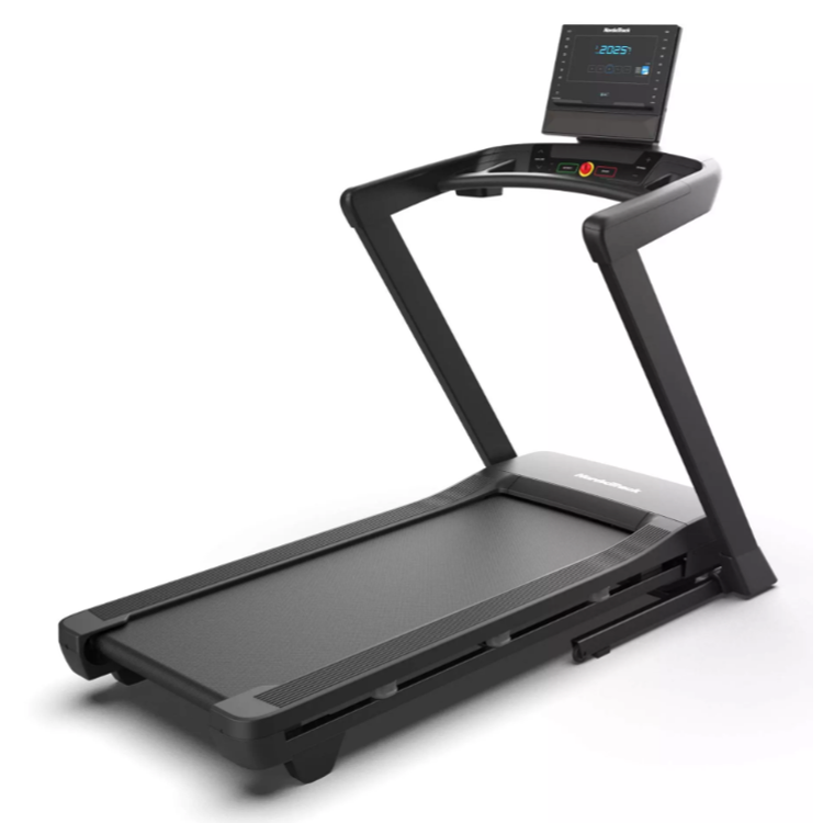 Tekalna steza NordicTrack T Series 7 v črni barvi s široko tekalno površino in dvignjeno konzolo.
