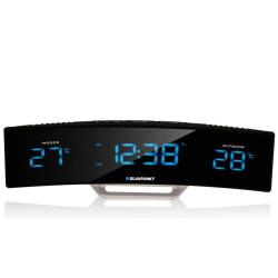 Digitalna radijska ura Blaupunkt z ukrivljenim zaslonom, prikaz časa 12:38 ter notranje in zunanje temperature 27 °C in 28 °C
