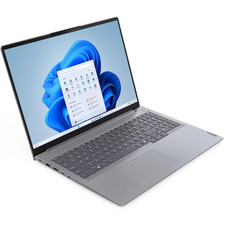 Lenovo ThinkBook z elegantnim sivim aluminijastim ohišjem, bogatim naborom priključkov in veliko sledilno ploščico združuje sodoben videz, mobilnost in zanesljivo produktivnost.