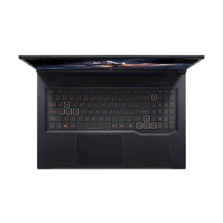 Zgornji pogled na Acer Nitro, črna tipkovnica s številčnico, oranžna osvetlitev in velik sledilnik.