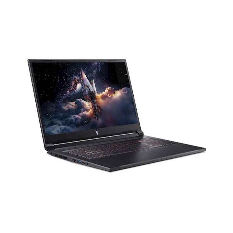 Prenosnik Acer Nitro odprt z drugega kota, tanek gaming dizajn, črno ohišje in oranžno osvetljene tipke.