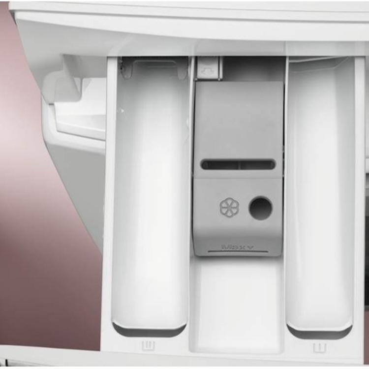 Predal za detergent pralnega stroja Electrolux z ločenimi prekati za detergent in mehčalec.