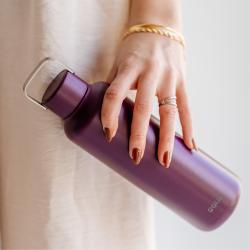 Ročna drža vijolične steklenice za vodo Equa z ročajem na pokrovu