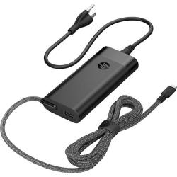Komplet HP 110 W USB-C napajalnika z napajalnim kablom in snemljivim USB-C priključnim kablom.