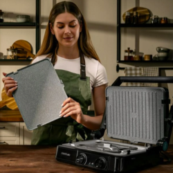 Cecotec električni namizni žar v črni barvi, prikazan z odstranljivo grill ploščo za enostavnejše čiščenje.