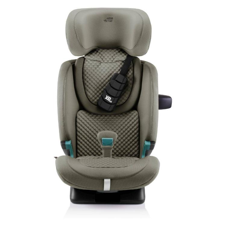 Britax Römer Advansafix Pro Lux i‑Size avtosedež nastavljen za večjega otroka, sprednji pogled brez notranjega pasu.