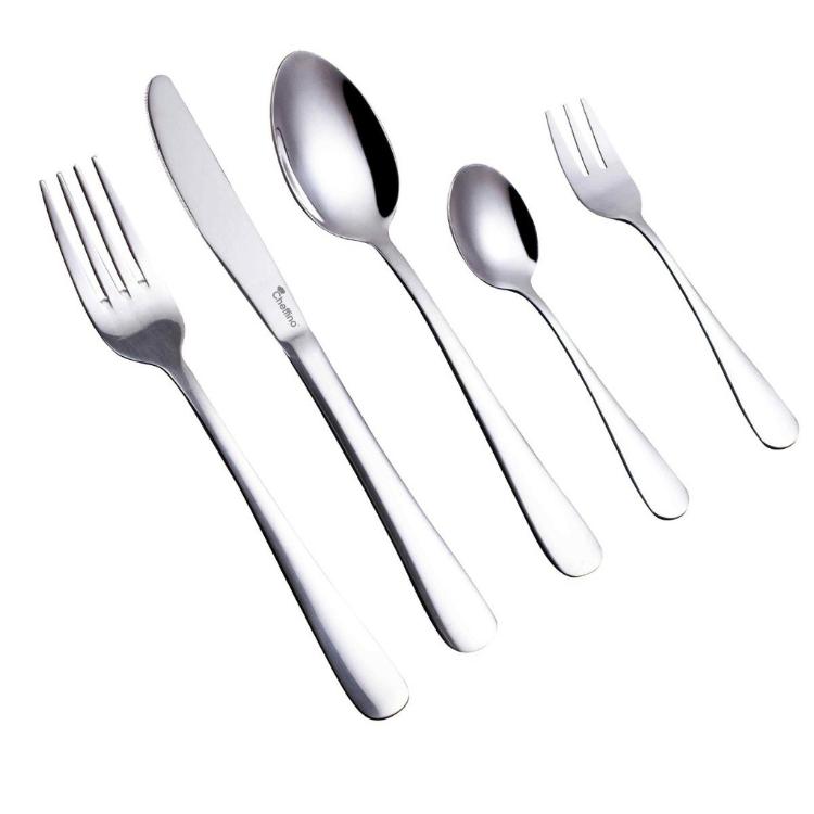 Cheffino Bianca jedilni pribor iz nerjavečega jekla, vilice, nož in žlice na belem ozadju.