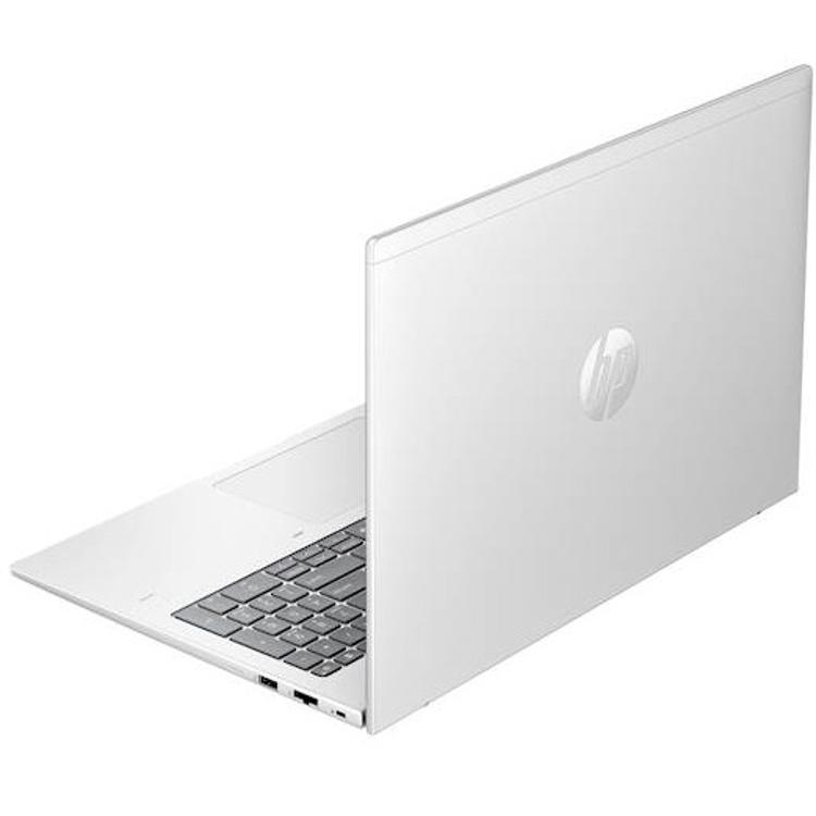 Delno odprt srebrn HP ProBook, prikazan iz zadnjega kota z logotipom HP na pokrovu.