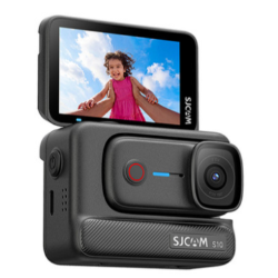 SJCAM S10 akcijska kamera – kamera z izvlečnim zaslonom v odprtem položaju, prikazana pod kotom.