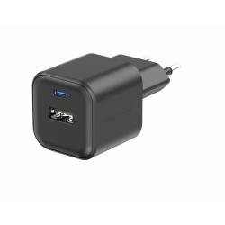 Kompaktni polnilnik Swissten GaN 35 W v črni barvi z USB‑C PD in USB‑A QC priključkoma omogoča sočasno polnjenje dveh naprav ter zagotavlja varno, hitro in zanesljivo napajanje za vsakodnevno uporabo.