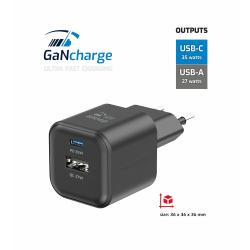 Kompaktni polnilnik Swissten GaN 35 W v črni barvi z USB‑C PD in USB‑A QC priključkoma omogoča sočasno polnjenje dveh naprav ter zagotavlja varno, hitro in zanesljivo napajanje za vsakodnevno uporabo.